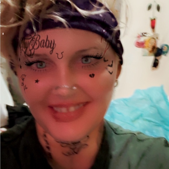 Meet your Posher, Katie - Picture 3 of 4